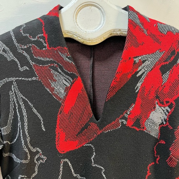 LUC FONTAINE – GRAPHIC PRINT TOP – SIZE 6 - Picture 4 of 11